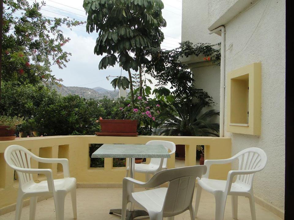 Paradise Inn room 1