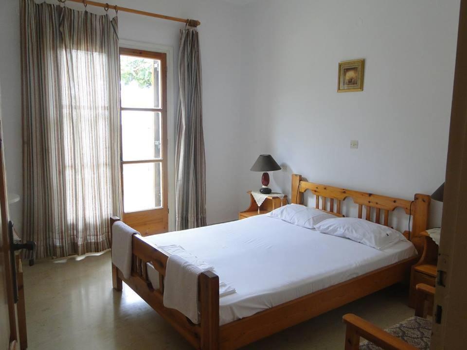 Paradise Inn room 2