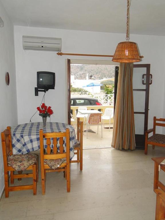 Paradise Inn room 4