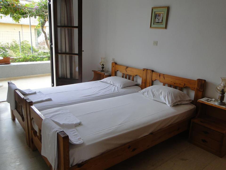 Paradise Inn room 5